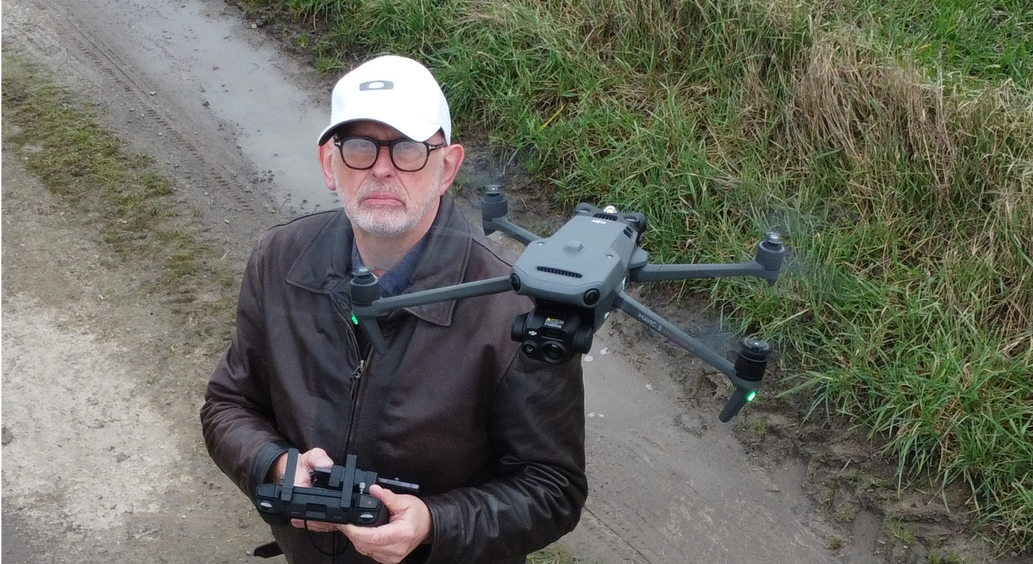 Télépilote de drone en opération